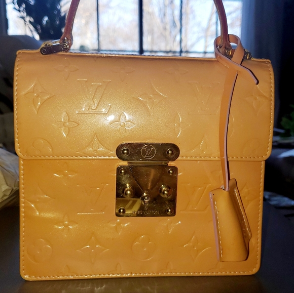 Louis Vuitton Spring Street - Picture 2 of 10